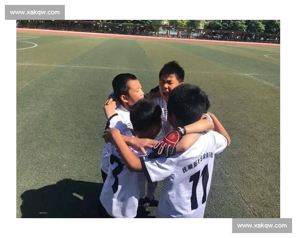 铲球技术演变与足球赛场攻防艺术的精彩解析及实战应用探讨全面策略