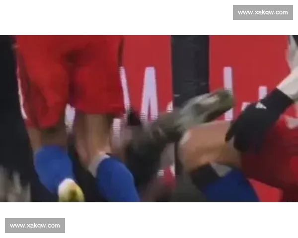 判罚争议引发热议 球迷与专家各执一词对决 判罚争议引发热议 球迷与专家各执一词对决